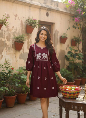 Gs Dress With Style Women Embroidered, Printed Straight Kurta(Maroon)