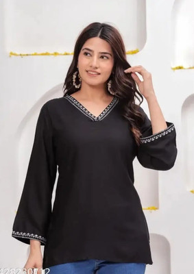 Sita Ramam Fashion Women Embroidered Straight Kurta(Black)