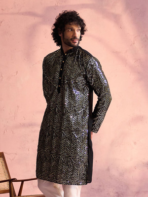VASTRAMAY Men Embellished, Embroidered Straight Kurta(Black)