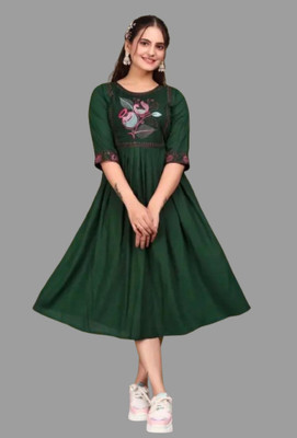 SORTHIYA GROUP Women Embroidered Anarkali Kurta(Green)