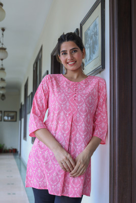 Yash Gallery Women Floral Print Straight Kurta(Pink)