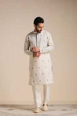 MANYAVAR Men Embroidered Straight Kurta(Beige)