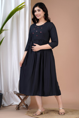 Looklux Women Solid Flared Kurta(Black)