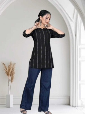 Rangrasiya Creation Women Striped A-line Kurta(Black)