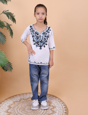 iKRABIB Girls Embroidered Straight Kurta(White)
