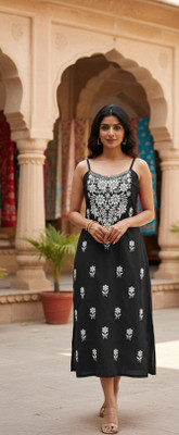 MADIHA CHIKANKARI Women Chikan Embroidery Straight Kurta(Green)