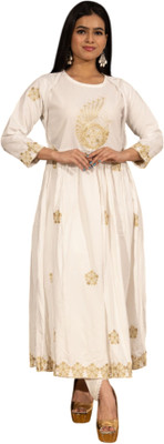 Gailee Women Chikan Embroidery Anarkali Kurta(White)