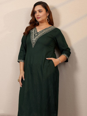 EXTRA LOVE BY LIBAS Women Embellished Straight Kurta(Green)