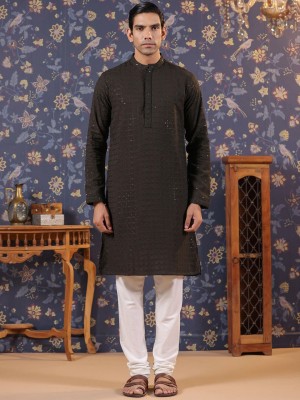 House of Pataudi Men Embroidered Straight Kurta(Black)