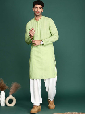 ANOUK Men Woven Design Straight Kurta(Green)