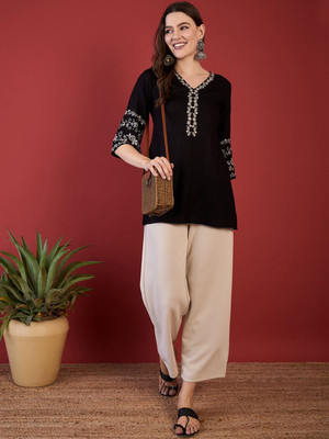 SHANOOR TEXTILE Women Embroidered A-line Kurta(Black, White)
