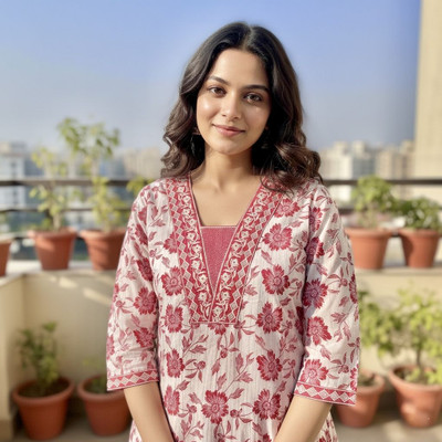 Fabricfetch Women Floral Print, Printed Straight Kurta(White, Red)