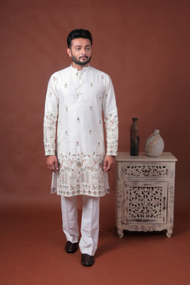 Varbandhan Men Embroidered Straight Kurta(White)