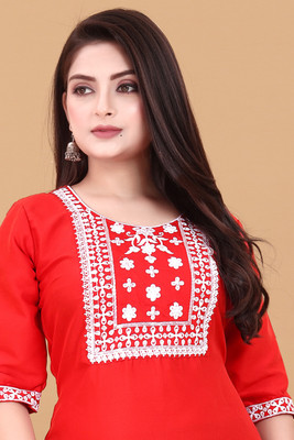 RIDDHI COLLECTION MALL Women Embroidered Straight Kurta(Red)