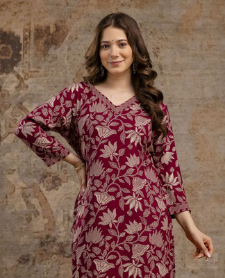 Dressar Women Floral Print Straight Kurta(Maroon)