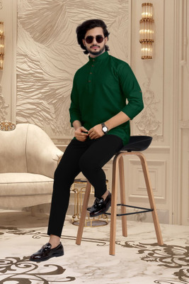 Shree Dutt Creation Men Solid Straight Kurta(Maroon)