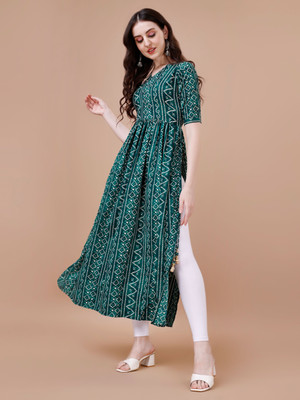 Glomee Women Bandhani Flared Kurta(Green)
