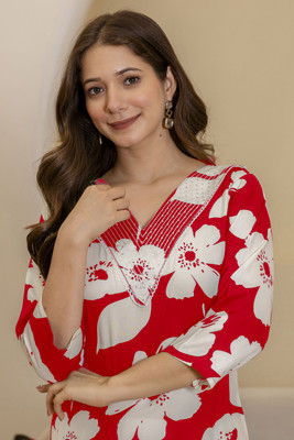 Sehrish Store Women Floral Print Straight Kurta(Red)
