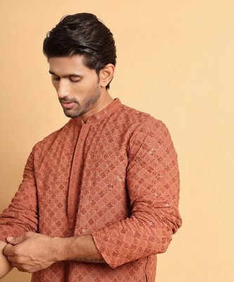 Jompers Men Embroidered Straight Kurta(Red)