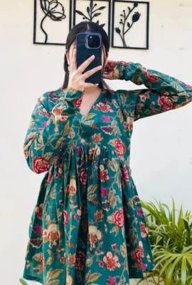 NatureTextile Women Floral Print, Printed Flared Kurta(Orange)