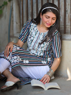 Youthnic Women Embroidered Straight Kurta(Multicolor)