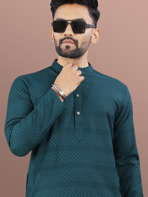 VeBNoR Men Solid Straight Kurta(Green)