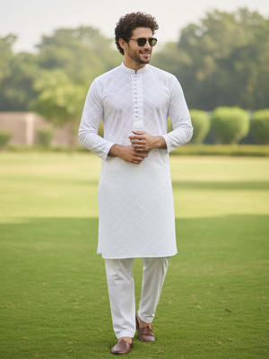 Vashuqi Men Solid A-line Kurta(White)