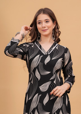 DAEVISH K Women Colorblock Straight Kurta(Black)