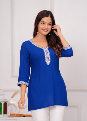 DESI ART Women Embroidered Straight Kurta(Blue)