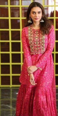 Vastraloomind Women Printed, Embroidered A-line Kurta(Pink)