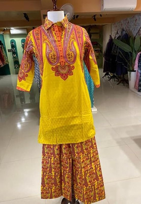 AKSHMANI COUTURE Women Solid A-line Kurta(Yellow)