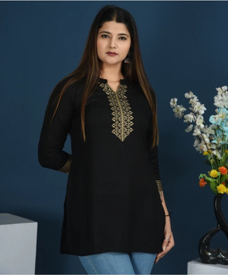 INAVISH Women Solid Straight Kurta(Black)