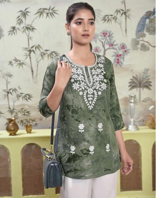 Skylee Women Embellished, Embroidered, Dyed/Ombre, Self Design Straight Kurta(Dark Green, White)