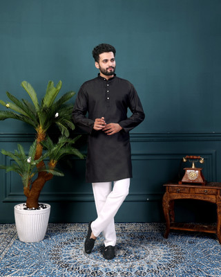 ORIFAB Men Solid Straight Kurta(Black)