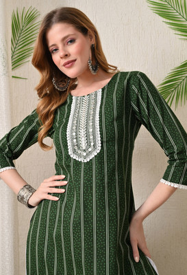 BKApparels Women Embroidered Straight Kurta(Green)