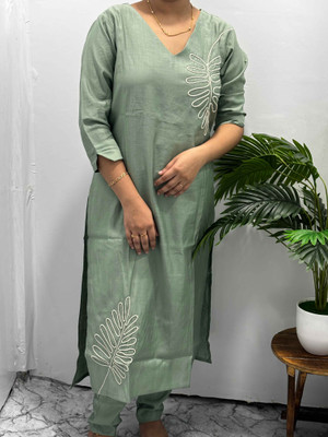 Nyha Luxe Women Solid, Embroidered Straight Kurta(Green)