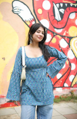 Vastrakaya Women Floral Print Flared Kurta(Blue)