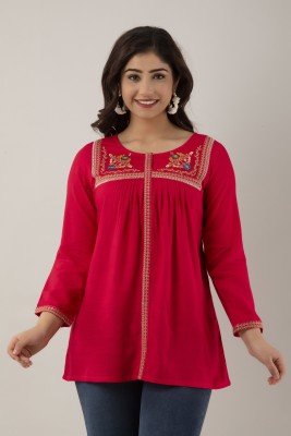 Charu Women Embroidered Straight Kurta(Pink)