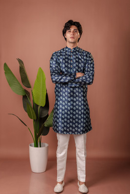 SUUTRAA BY SG Men Printed Straight Kurta(Dark Blue)