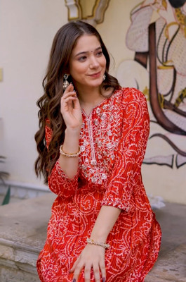 Wawlooks Women Embroidered Straight Kurta(Red)