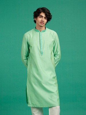 DIWAS by Manyavar Men Solid Straight Kurta(Green)