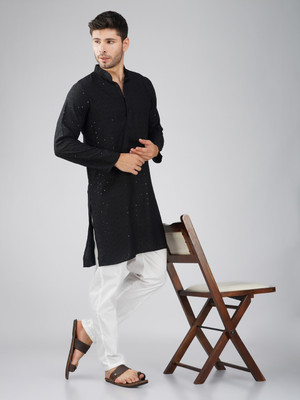 Vastraa Fusion Men Chikan Embroidery Straight Kurta(Black)
