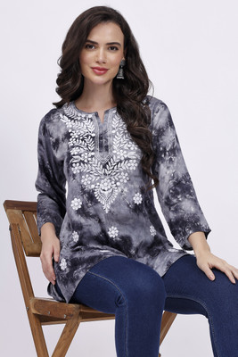 Nazaqat Women Chikan Embroidery Straight Kurta(Red)