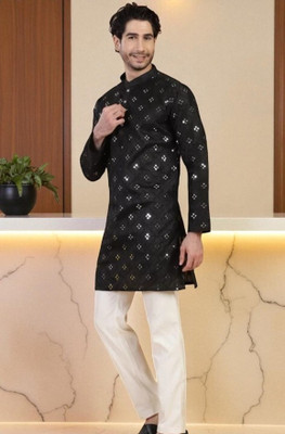 Vastra Men Embroidered Straight Kurta(Black)