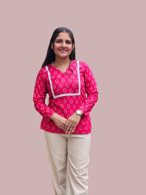 SHIVANKENTERPRISE Women Floral Print Straight Kurta(Pink)