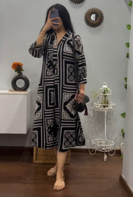 Chaukas Women Printed Straight Kurta(Black)