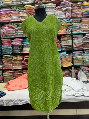 Quds Women Chikan Embroidery Straight Kurta(Green)