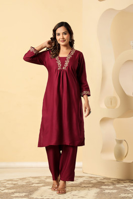 Sutkala Designs Women Embroidered Straight Kurta(Maroon)
