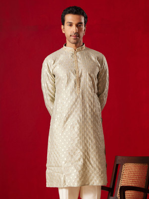 VASTRAMAY Men Solid, Embroidered Straight Kurta(Gold)