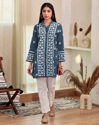 Anmi Chikan Embroidery Women Straight Kurta(Grey, White)